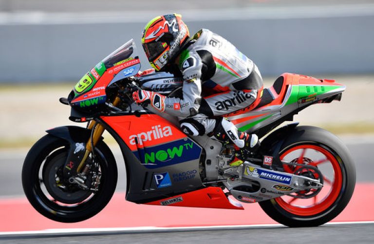 Le Aprilia alla prova del tracciato del Montmelò, che domani affronteranno per la prima volta in gara