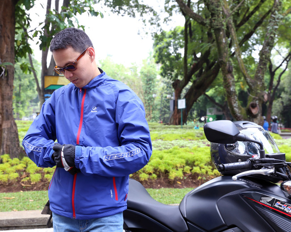 Respiro fornitore ufficiale dell’abbigliamento tecnico e merchandising partner in Indonesia del Team Federal Oil Gresini Moto2 - Gresini Racing