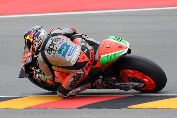 Bautista And Bradl Trying To Find The Best Setting For The Qualifying At Sachsenring - Gresini Racing