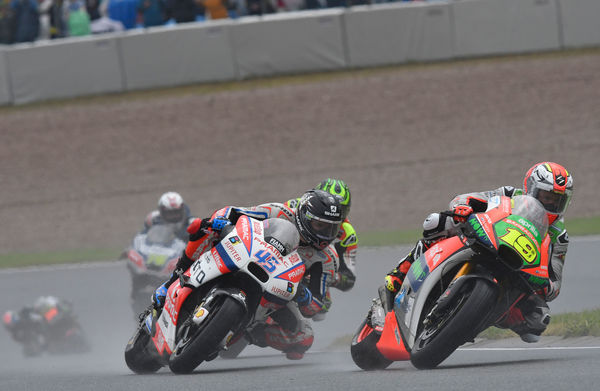 Bautista Once Again Rides His Aprilia Rs-Gp To A Top Ten Finish. Bradl Stopped By A Crash In Warm-Up - Gresini Racing