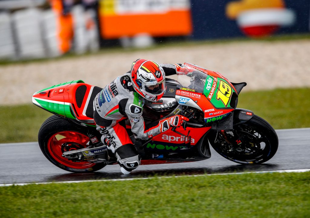 Bad weather halts play at Phillip Island: the rain forces the Aprilia RS-GP machines to the pits after a good FP1 session - Gresini Racing