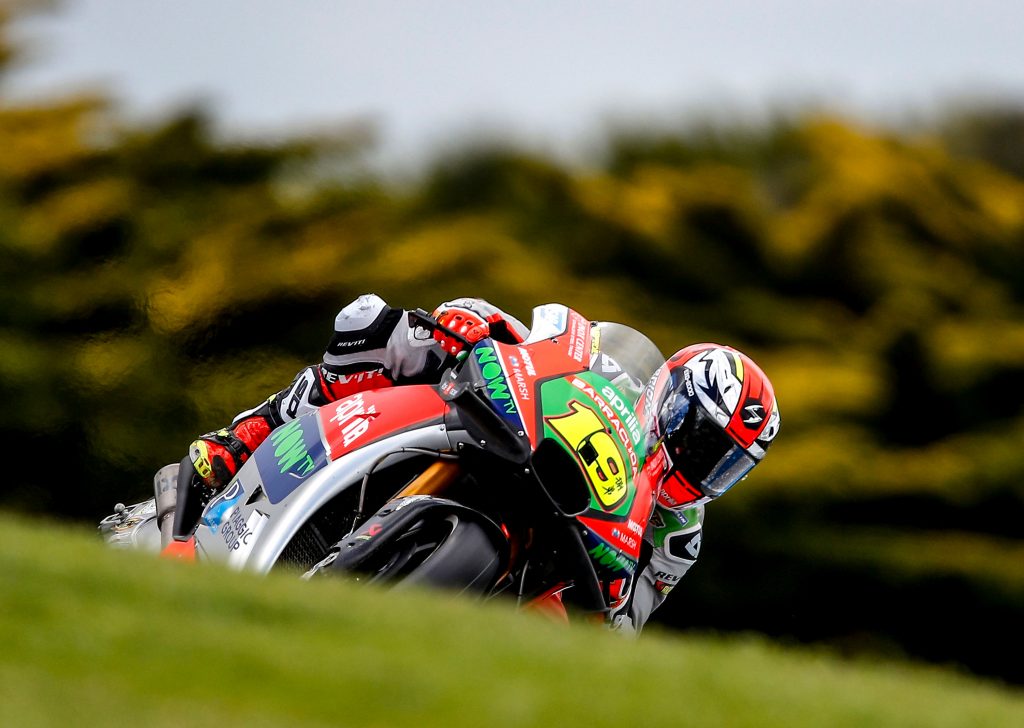 Best result yet in Qualifying at Phillip Island for Aprilia: Bradl 8th on a day complicated by the weather. Sixth row for Bautista - Gresini Racing
