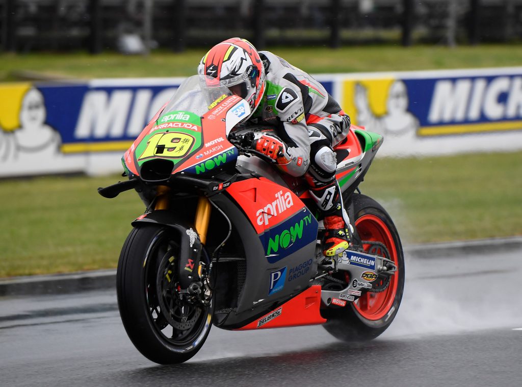 Bad weather halts play at Phillip Island: the rain forces the Aprilia RS-GP machines to the pits after a good FP1 session - Gresini Racing