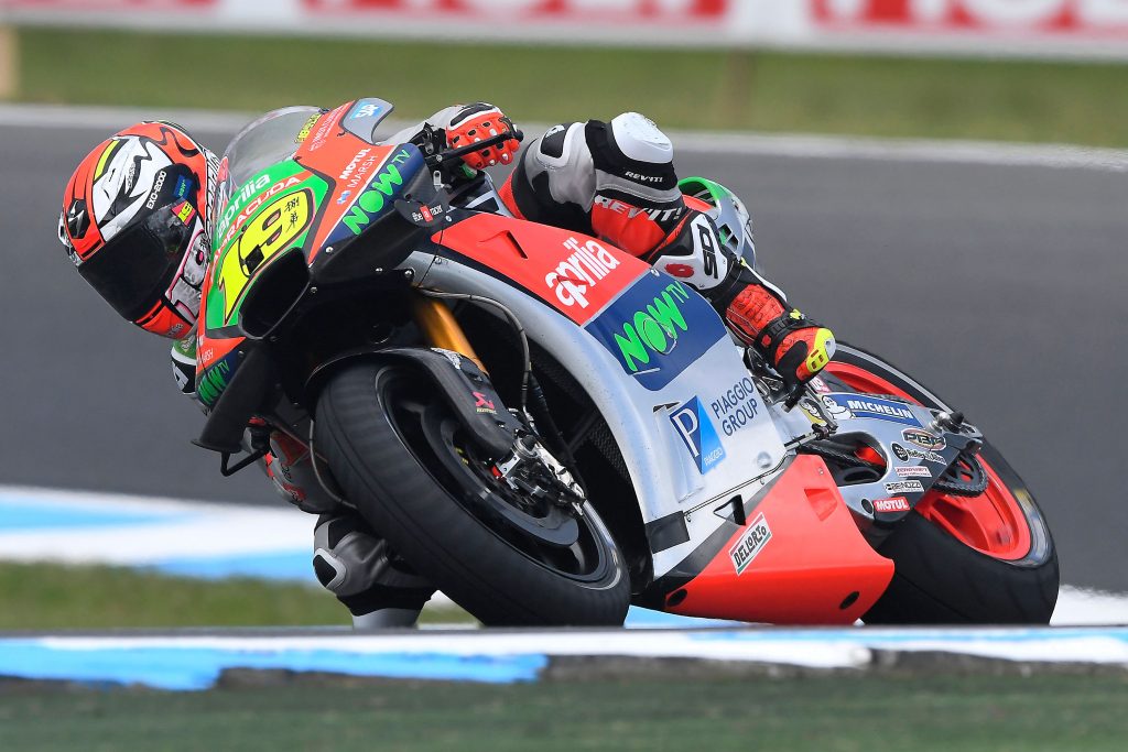 Best result yet in Qualifying at Phillip Island for Aprilia: Bradl 8th on a day complicated by the weather. Sixth row for Bautista - Gresini Racing