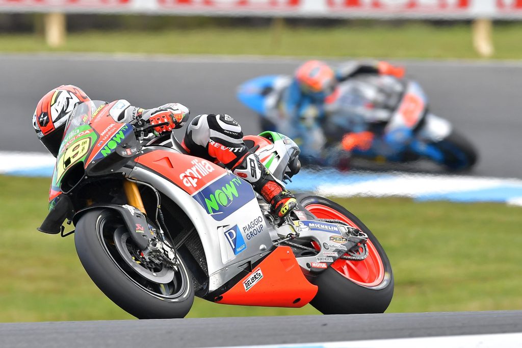 Last stop on the “triple header” tour for Aprilia: Bradl and Bautista take on Sepang and the unknown of the new asphalt with an improving RS-GP - Gresini Racing