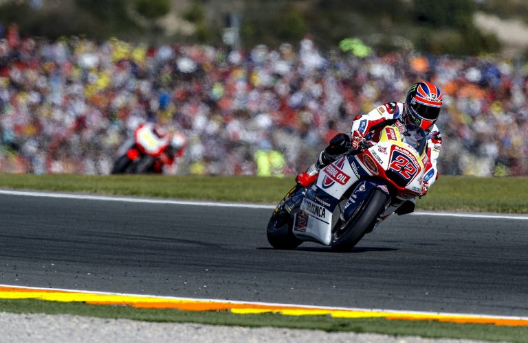 Determined Lowes wraps up 2016 at Valencia with a good fourth place