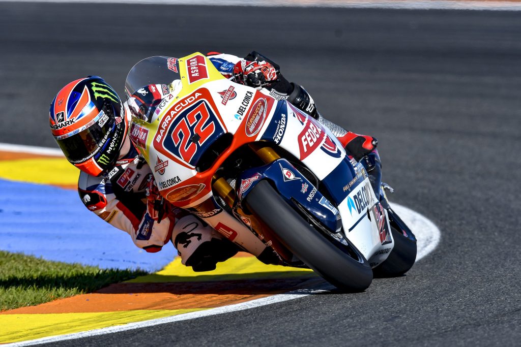 Sam Lowes and the team hard at work on opening day at Valencia - Gresini Racing
