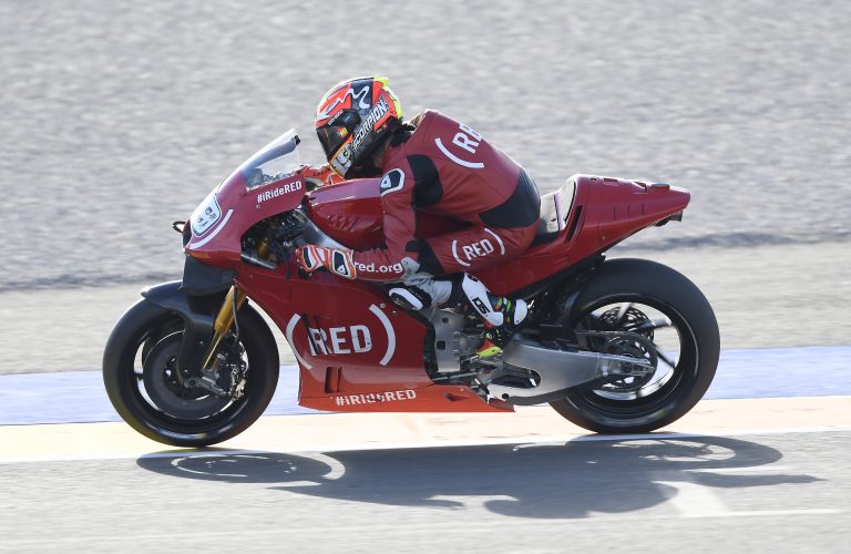 Qualifiche MotoGP a Valencia: sesta fila per le Aprilia RS-GP nella speciale livrea rosso (RED)