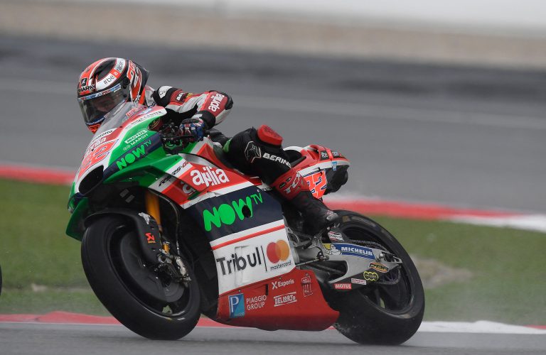LA PIOGGIA NON AIUTA SAM LOWES CHE SCIVOLA A SEPANG