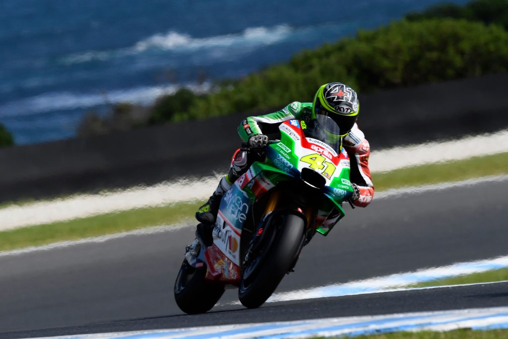 ALEIX ESPARGARÓ KEEPS HIS APRILIA IN THE LEADING GROUP BUT A CRASH ON TURN 1 TAKES HIM OUT OF THE RACE - Gresini Racing