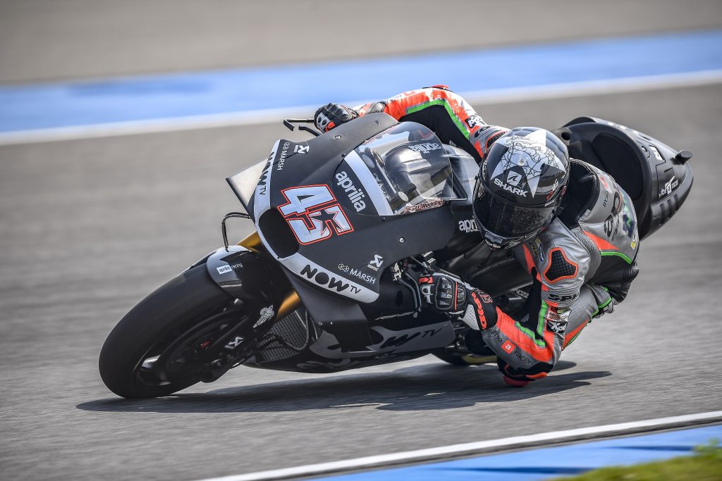 FIRST CONTACT WITH CHANG INTERNATIONAL CIRCUIT FOR THE APRILIA RIDERS - Gresini Racing