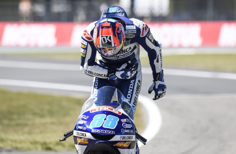 SCHENK METTE LE BOLLICINE AL TEAM DEL CONCA GRESINI MOTO3