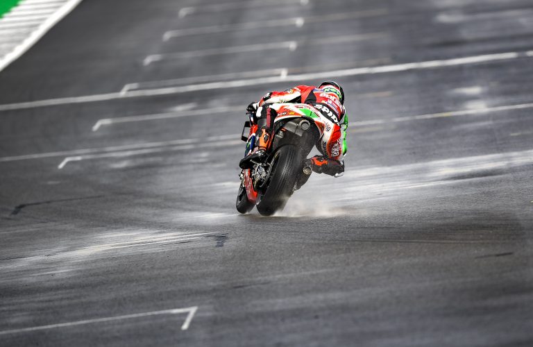 SCOTT REDDING ON THE FIFTH ROW AND ALEIX ESPARGARÓ ON THE SIXTH AT SILVERSTONE