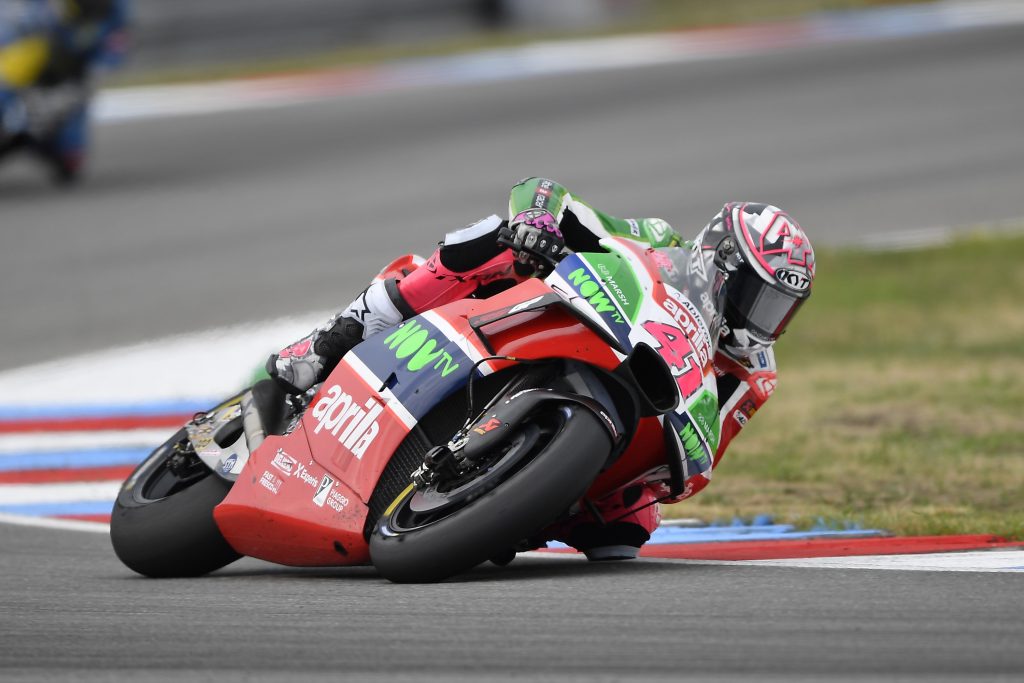ALEIX ESPARGARÓ STRUGGLES BUT, CLAWING HIS WAY BACK FROM 24TH AT THE START, RIDES HIS RS-GP INTO THE POINTS - Gresini Racing