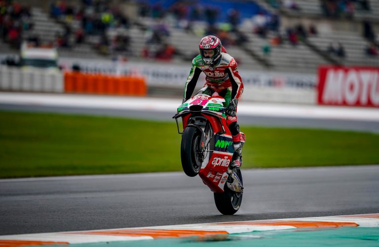 OUTSTANDING QUALIFIERS FOR APRILIA IN VALENCIA