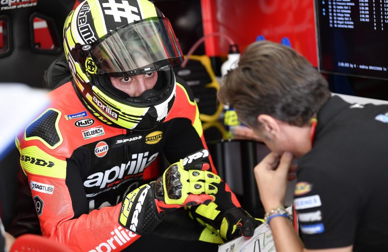 APRILIA CLOSES DAY2 AT SEPANG