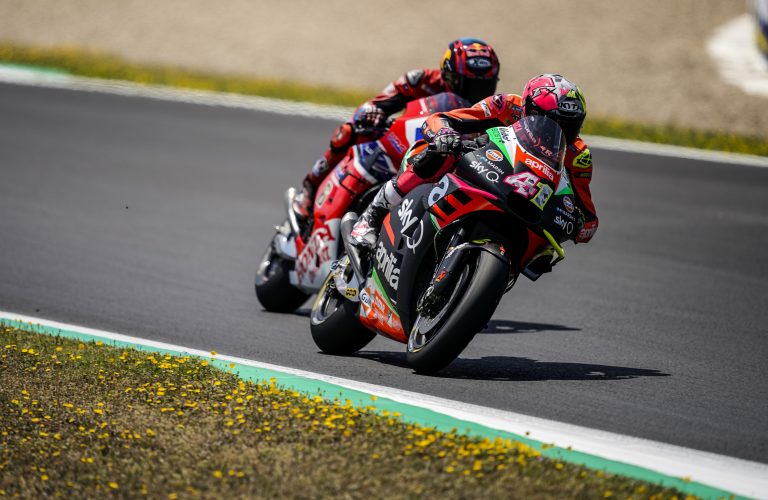 ONLY CONTACT WITH ANOTHER RIDER KEEPS ESPARGARÓ FROM A WELL-DESERVED TOP-10 FINISH