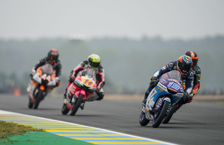 RODRIGO SFIORA IL PODIO IN FRANCIA, ROSSI FUORI DOPO POCHI GIRI   