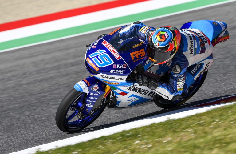RODRIGO SUBITO SUL PEZZO AL MUGELLO, ROSSI AD UN SECONDO DALLA VETTA