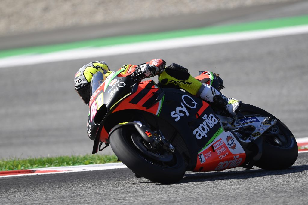 THE NEW ASPHALT ON THE SILVERSTONE CIRCUIT IS ANOTHER TEST BENCH FOR THE APRILIA RACING TEAM GRESINI - Gresini Racing
