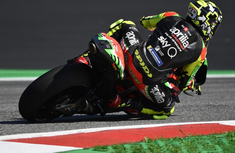 THE NEW ASPHALT ON THE SILVERSTONE CIRCUIT IS ANOTHER TEST BENCH FOR THE APRILIA RACING TEAM GRESINI