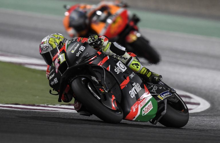 ALEIX BATTLES, SETS THE PACE AND STAYS WITH THE BEST: APRILIA IS IN THE MIX