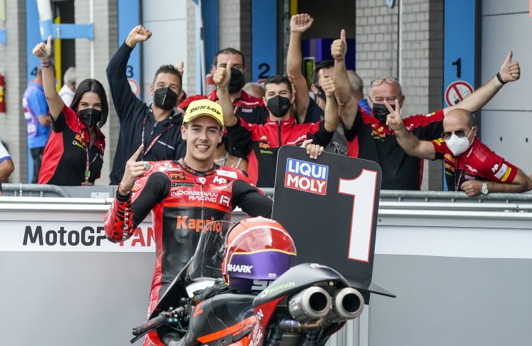LA CATTEDRALE DELLA VELOCITÀ INCORONA ALCOBA: POLE E RECORD