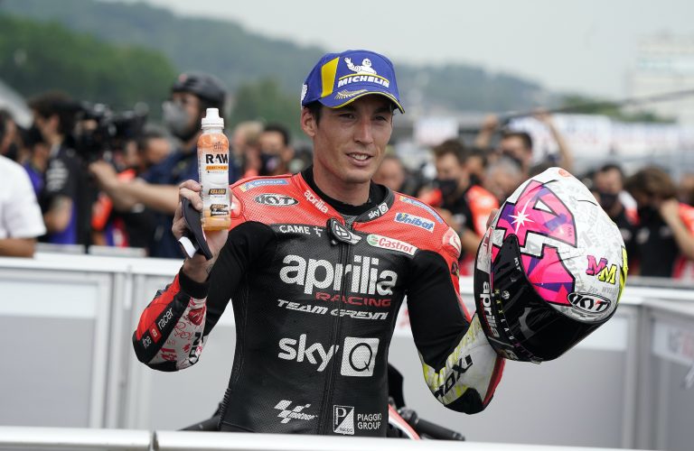 ANOTHER RACE IN THE LEADING GROUP FOR ALEIX AND APRILIA