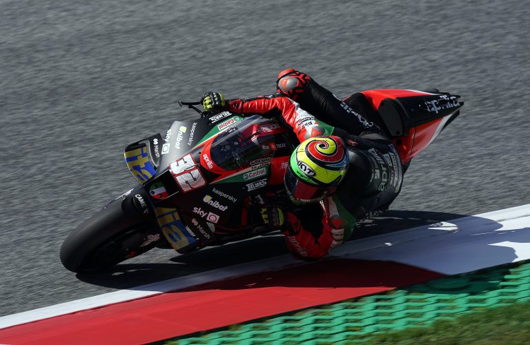 LORENZO SAVADORI FIRST IN FP2 HELD IN THE WET