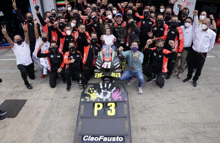 AT THE END OF AN ALMOST PERFECT RACE, ALEIX IS THIRD IN SILVERSTONE