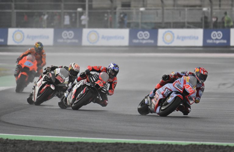 BASTIANINI FIGHTS IN THE WET AND KEEPS CHAMPIONSHIP LEAD   