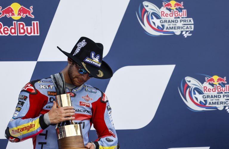 BASTIANINI DOES NOT DISAPPOINT, HE WINS IN AMERICA AND GETS BACK IN THE LEAD   