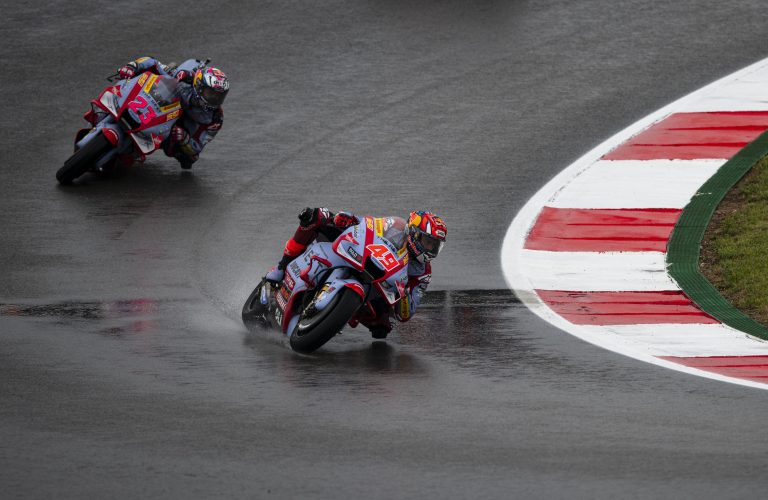 CHALLENGING OPENING DAY FOR TEAM GRESINI MOTOGP IN PORTUGAL
