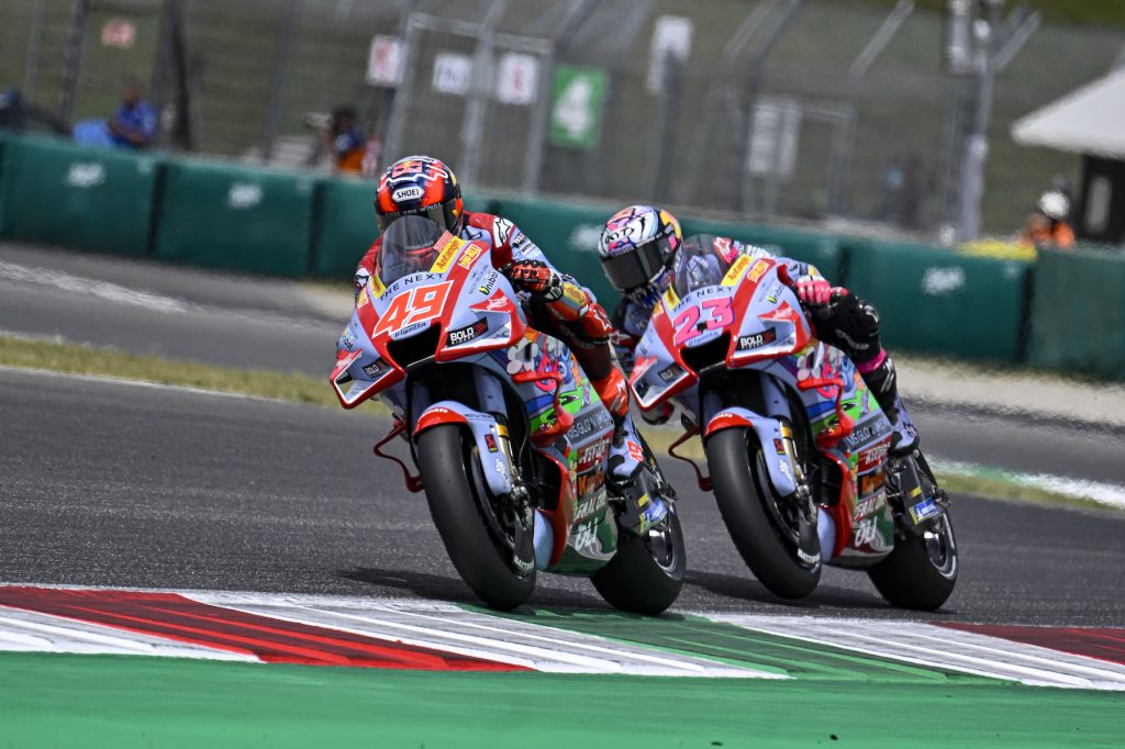 ENEA CRASHES OUT WHILE AT HIS BEST, DIGGIA AGAIN IN THE POINTS    - Gresini Racing