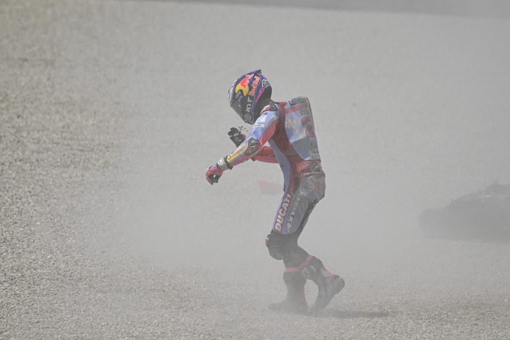 ENEA CRASHES OUT WHILE AT HIS BEST, DIGGIA AGAIN IN THE POINTS    - Gresini Racing