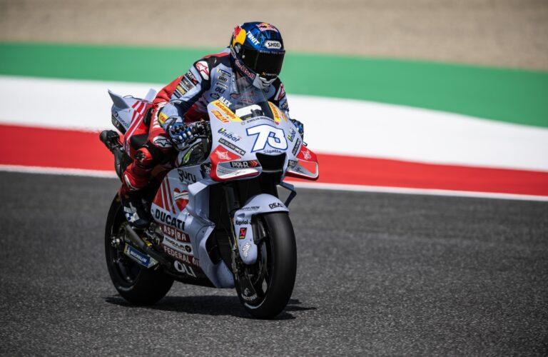 MUGELLO PART1: MARQUEZ DROPS FROM THE TOP, DIGGIA CRASHES
