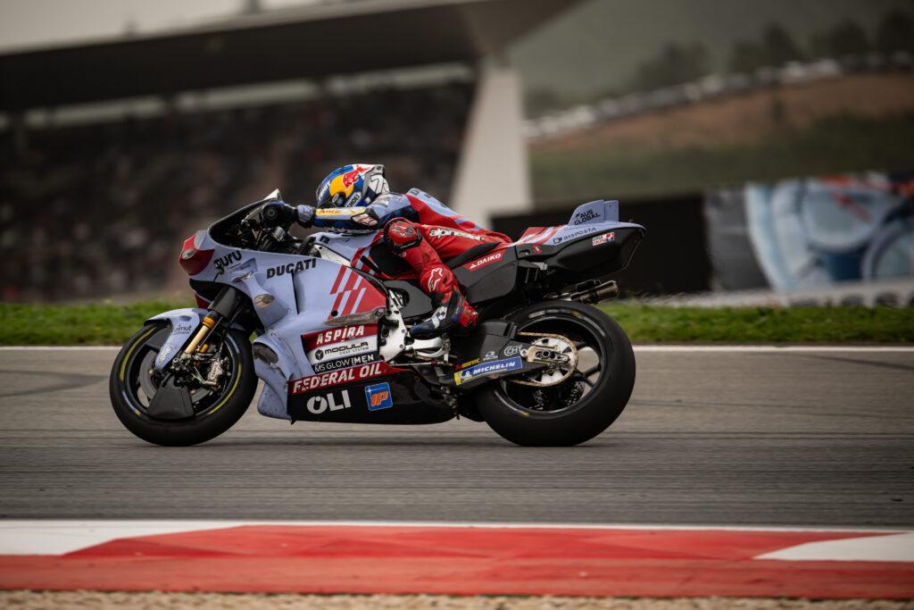 DOMENICA NO IN PORTOGALLO: ALEX CADE E SI RITIRA, MARC OUT DOPO UN CONTATTO AL LIMITE - Gresini Racing