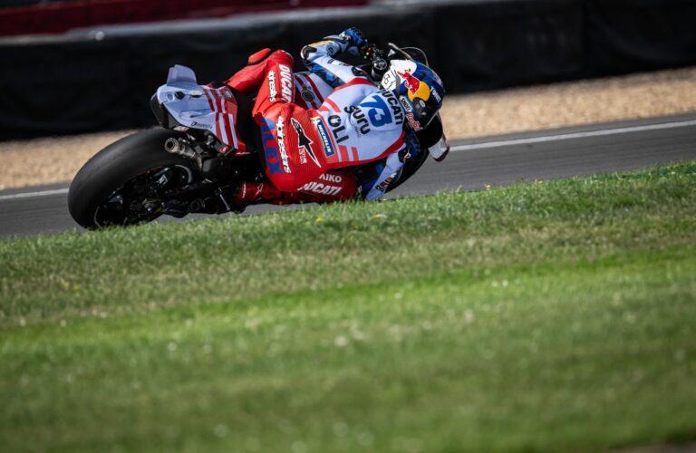 A SATURDAY AMONG THE PROTAGONISTS: ALEX IS SIXTH, MARC CRASHES OUT WITH TWO LAPS LEFT