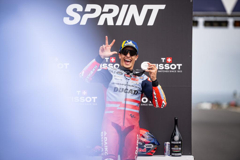 MARC PRIMA FILA E RIMONTA, 17º PODIO STAGIONALE NELLA SPRINT DELL’ISOLA - Gresini Racing