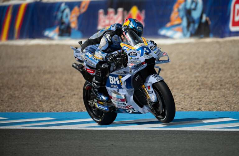 AN INDOMITABLE ALEX SETS NEW OUTRIGHT LAP RECORD DESPITE TWO CRASHES. FERMIN COMFORTABLY IN Q2