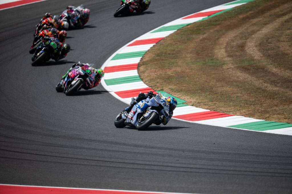 ALEX ALTRO SUPER PODIO, FERMIN SBAGLIA MA RIMONTA - Gresini Racing