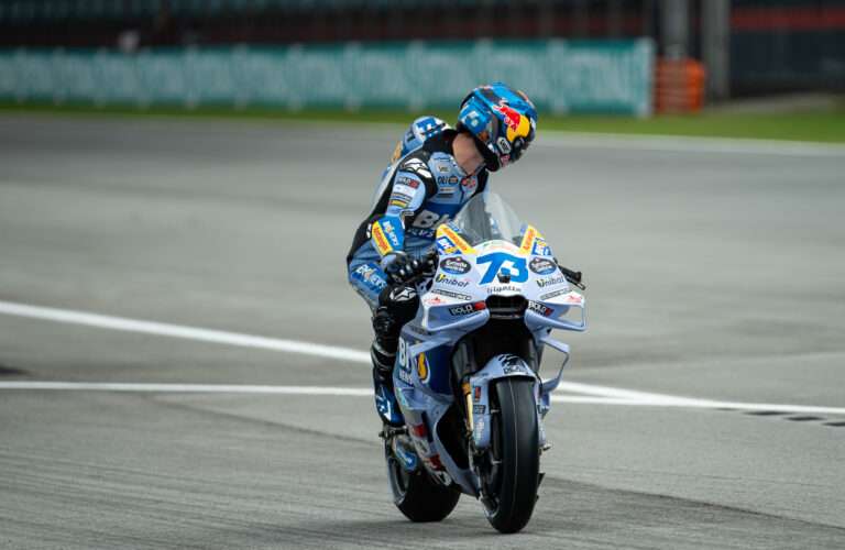 ALEX DUE CADUTE MA TROVA LA Q2. FERMIN VOLA NELLE LIBERE, POI 13º   