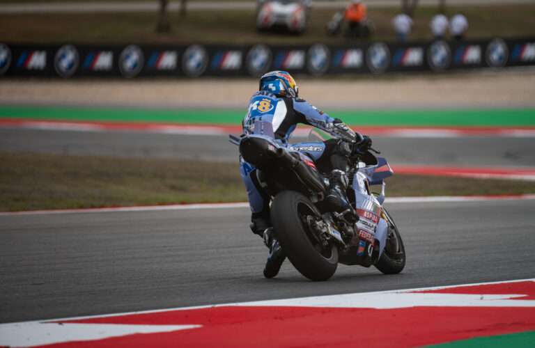 ALEX DANZA A PORTIMAO, SEMPRE PRIMO. FERMIN IN Q2   