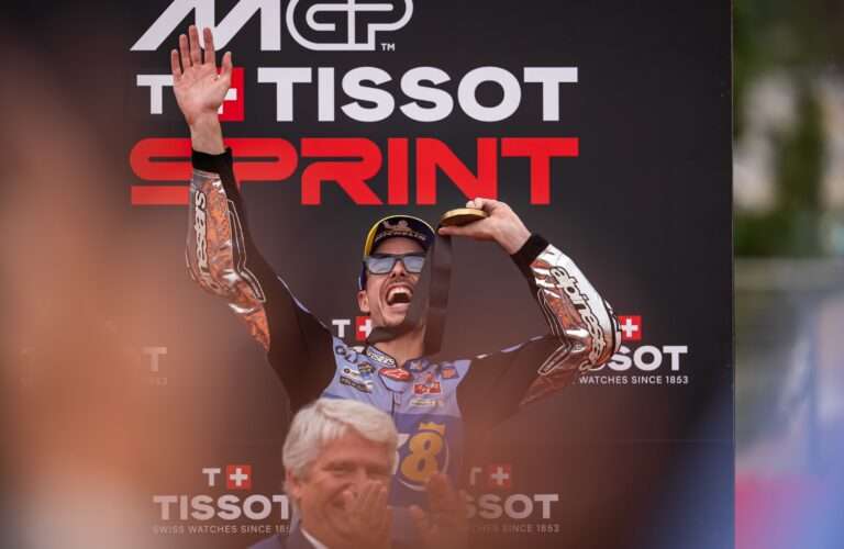 ALEX VOLA E VINCE A VALENCIA, FERMIN TOCCATO FUORI DAI PUNTI.