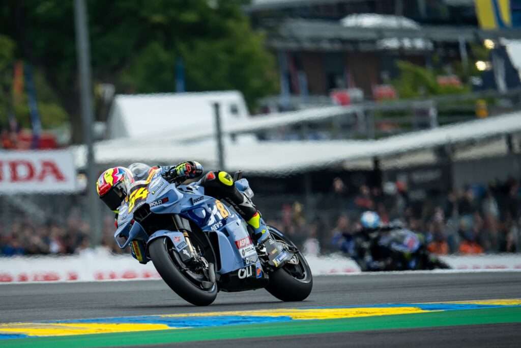 FERMIN RIMONTA DA TOP10, ALEX FUORI SUBITO - Gresini Racing