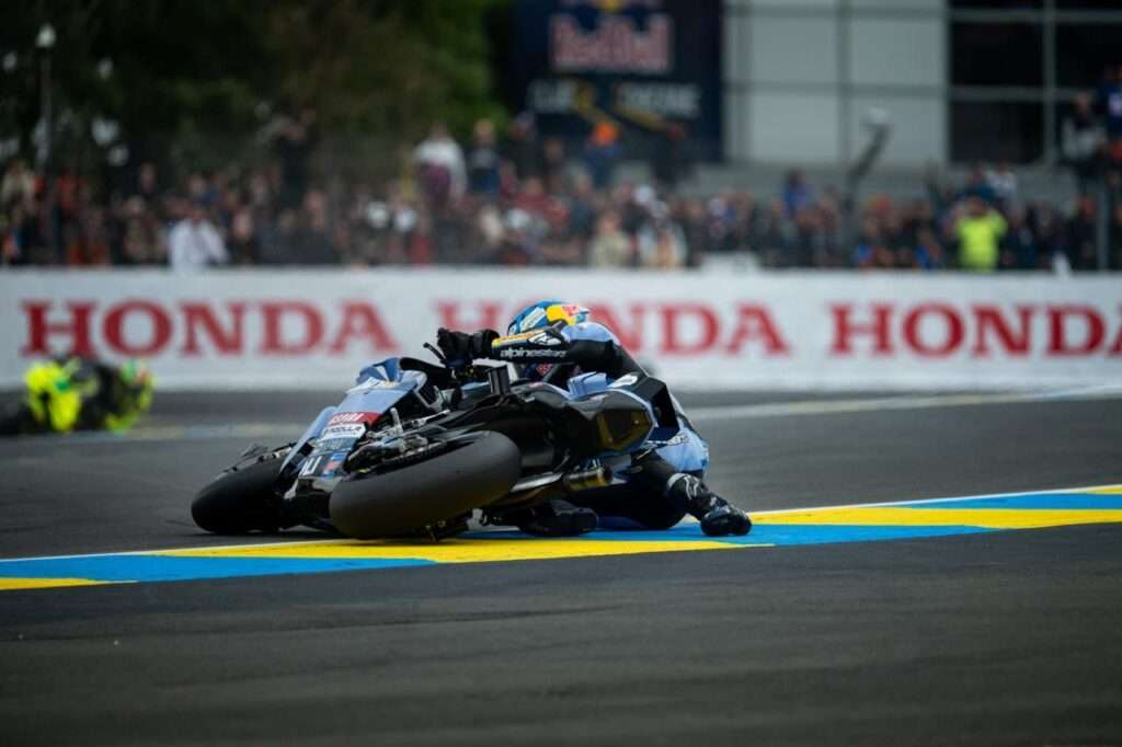FERMIN RIMONTA DA TOP10, ALEX FUORI SUBITO - Gresini Racing