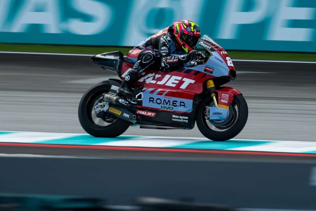 LOPEZ IMMEDIATELY FAST AT SEPANG. FERRARI IN THE LEARNING PHASE - Gresini Racing