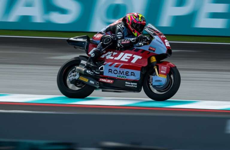 LOPEZ SUBITO VELOCE A SEPANG. FERRARI IN FASE DI STUDIO