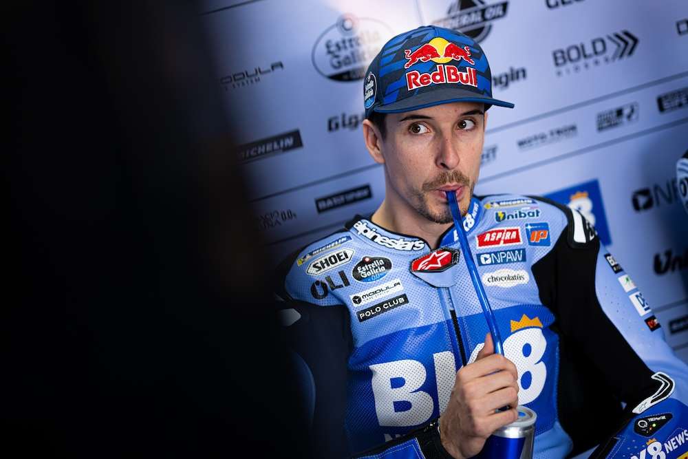 ALEX CRASHES BUT MAKES IT INTO Q2, FERMIN THREE TENTHS OFF THE TOP 10 - Gresini Racing