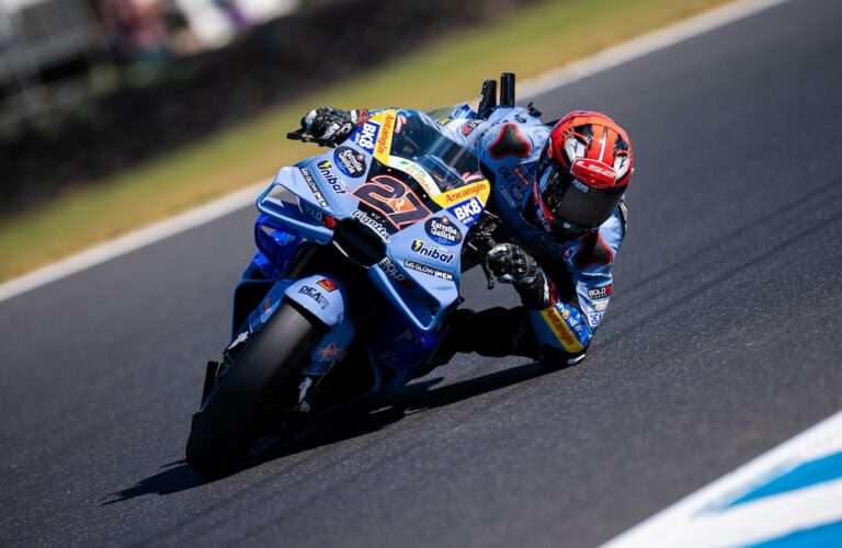 ALEX CADUTA E Q2, IKER SUBITO VELOCE SULL’ISOLA
